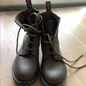 NWOT Dr Martens Ankle Boots - WOMENS 7